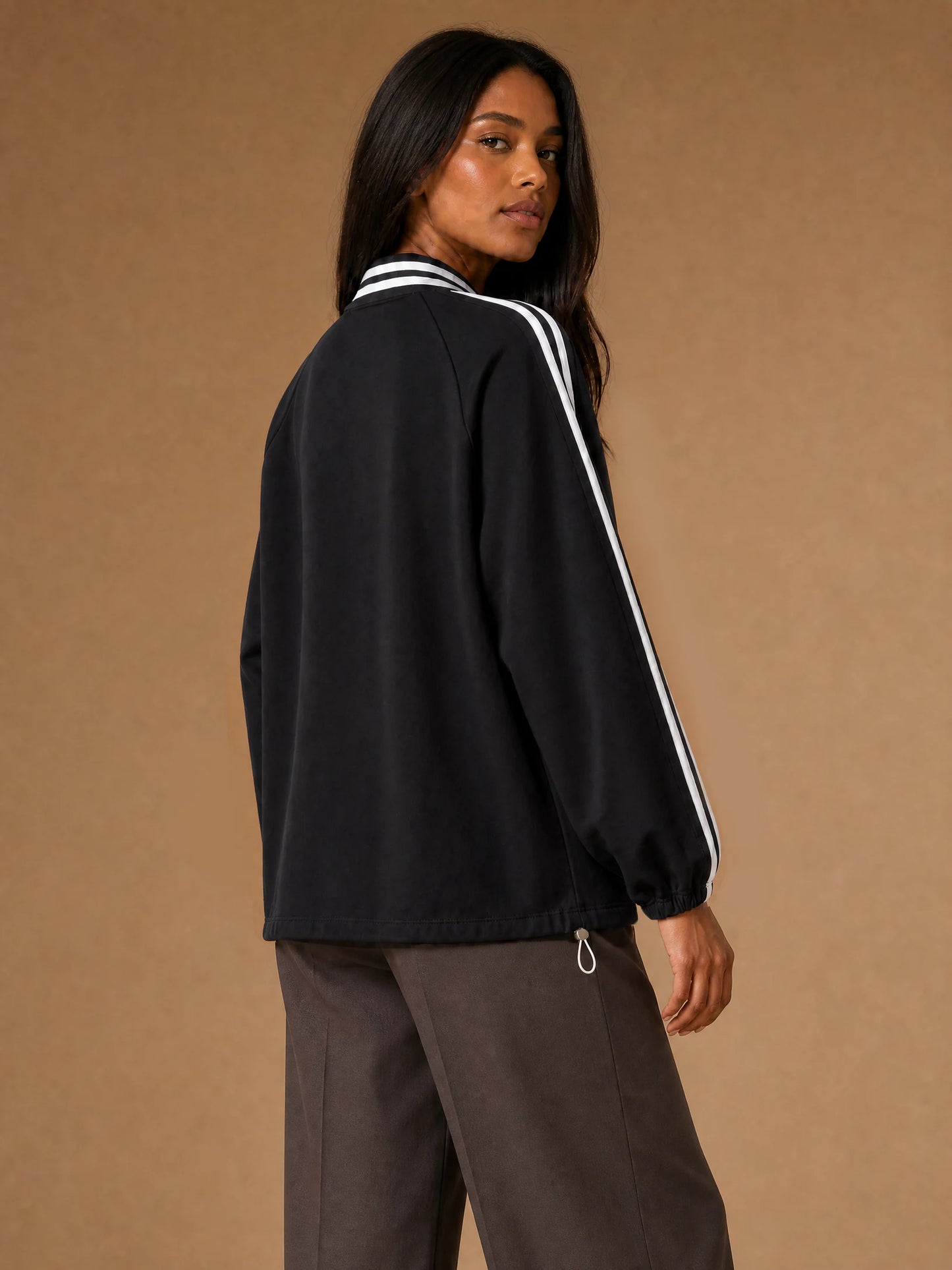 Unisex Coffee Break Cat Striped-Collar Sweatshirt in Black - model back view